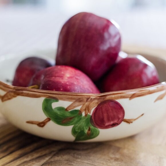 Fabulous Franciscan Apple Serving Bowl 8 1/2 Inch Vintage USA MINT